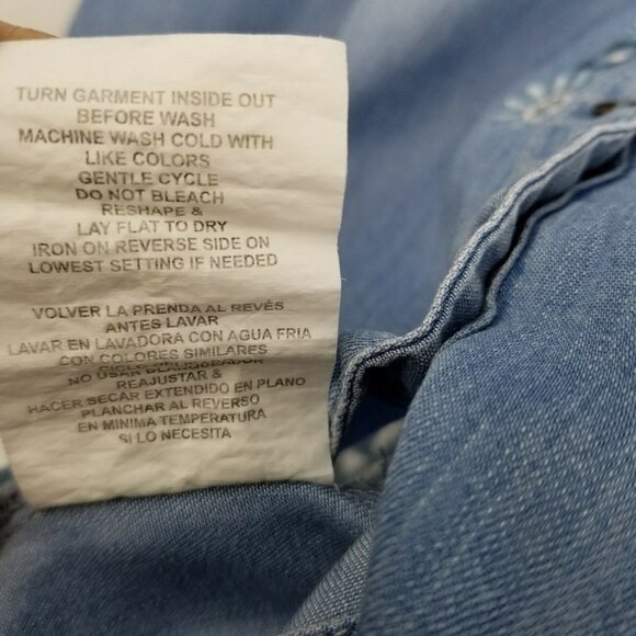 Hint Of Mint Chambray Button Down Front with Lace Inset Back Size M denim & Lace - Picture 4 of 12